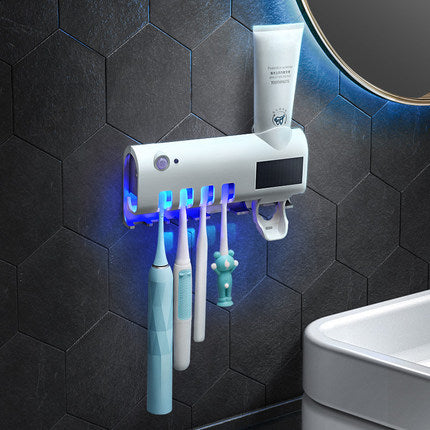 Smart UV toothbrush holder