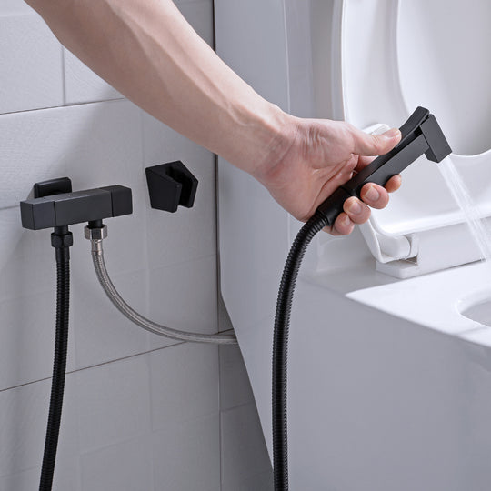Bathroom cleaning nozzle